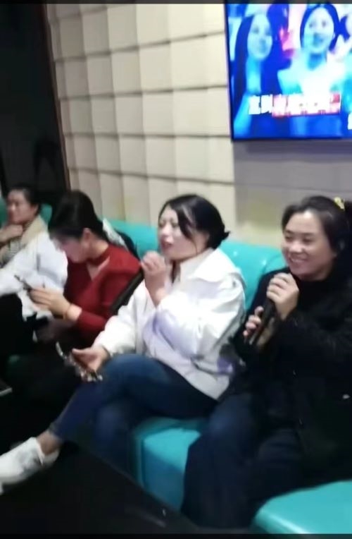 2030308 三八妇女节联欢1.2.jpg