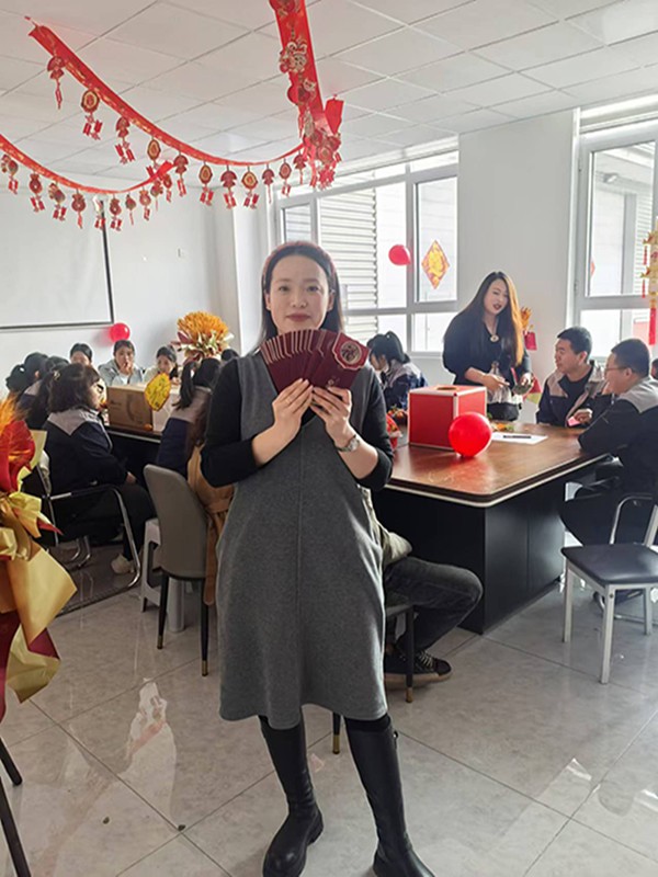 20250123 春节公司年会-发红包-上传.jpg 20250123 春节公司年会-发红包-上传.jpg